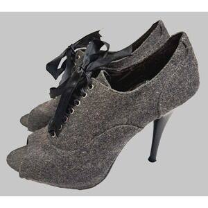 L C LAUREN CONRAD Camila 3" Heels‎ Shoes Faux Wool Gray Peep Toe Black Ribbon